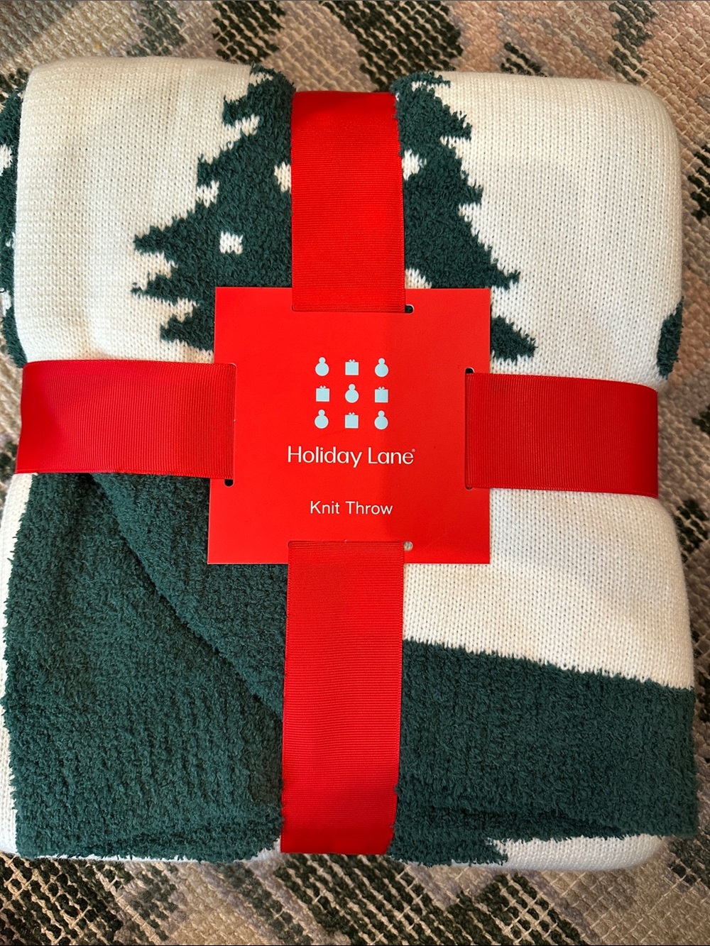 Green & White Knit Holiday Throw